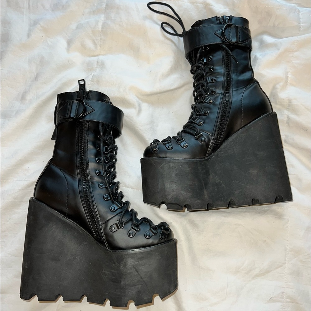 Current Mood Black Traitor Boots lace up platform